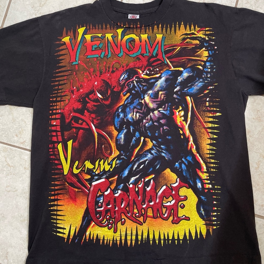 Resurreccion Tag AOP 🔥 Modern Boot Graphic Venom & Carnage Tee - EUC!